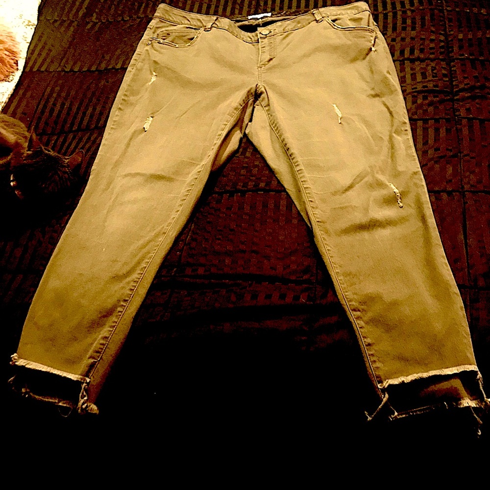 Cropped Step Hem Distressed Skinny Jeans